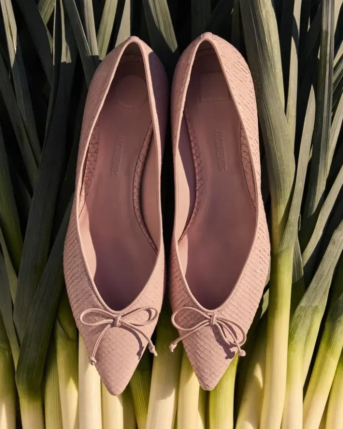 The low Tourni heels Low twisted pumps The low Tourni heels Low twisted pumps